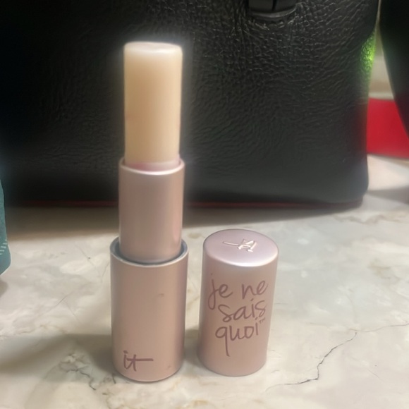 It cosmetics your perfect pink lip balm - Picture 1 of 4